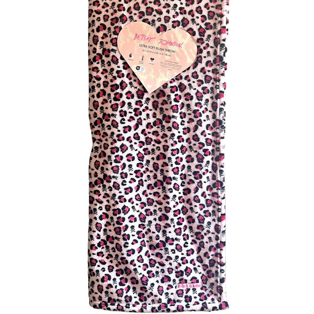 Betsey Johnson Pink Leopard Skull Plush Throw Blanket 50x70 Ultra Soft NWT
